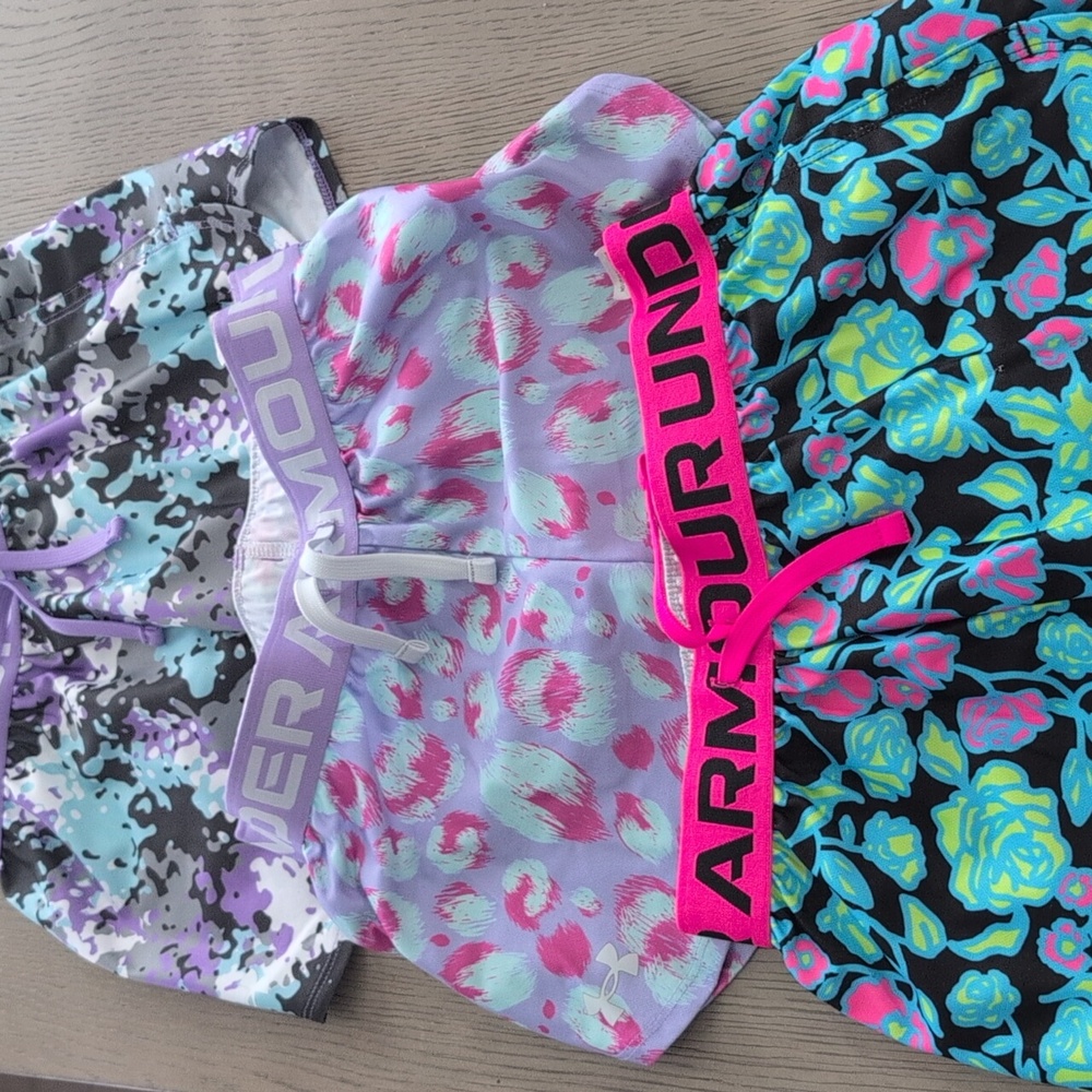 Under Armour 3 Pairs Of Girls Youth Medium Shorts Like New